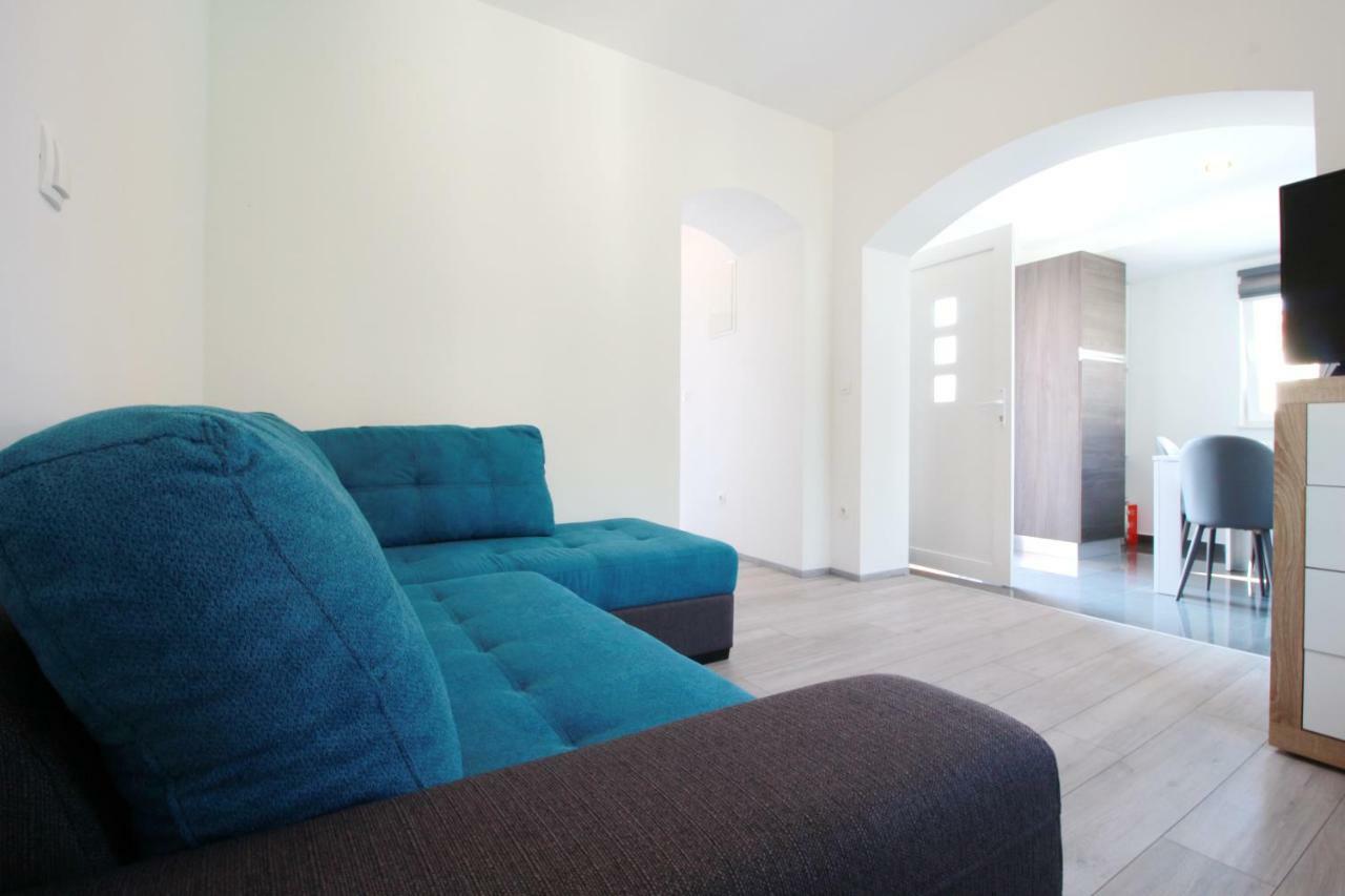 Apartment Sara With Seaview Petrčane Dış mekan fotoğraf