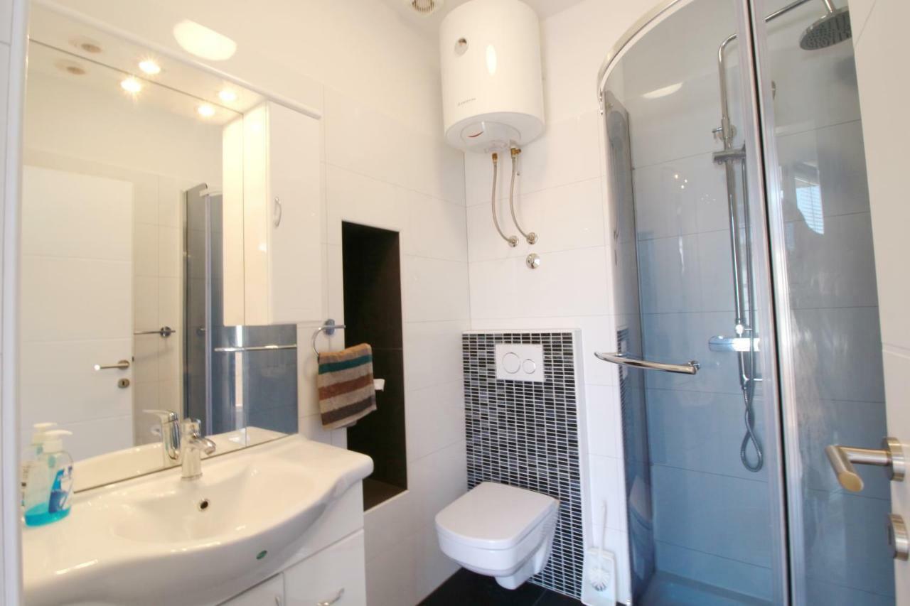 Apartment Sara With Seaview Petrčane Dış mekan fotoğraf