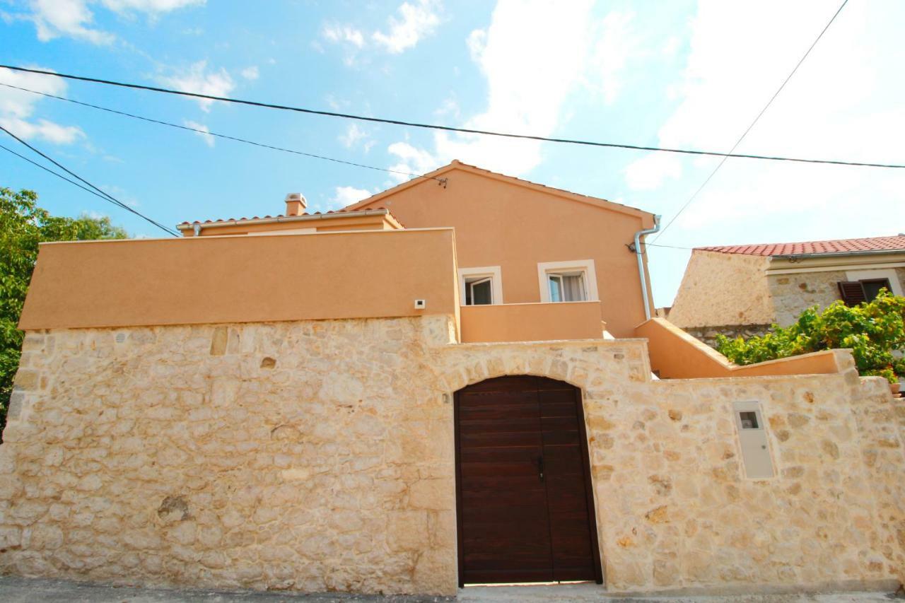 Apartment Sara With Seaview Petrčane Dış mekan fotoğraf