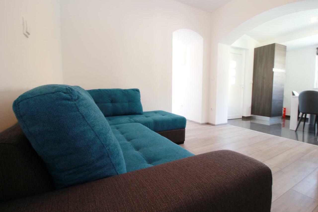 Apartment Sara With Seaview Petrčane Dış mekan fotoğraf